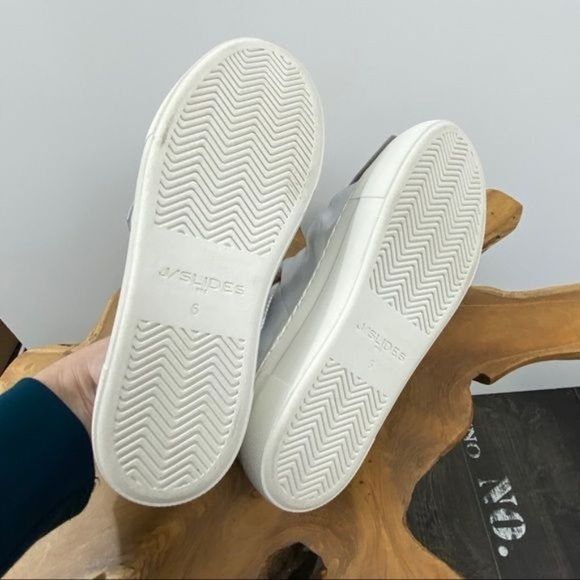 J Slides Silver Metallic Bow Slip On Shoes - Picture 7 of 8